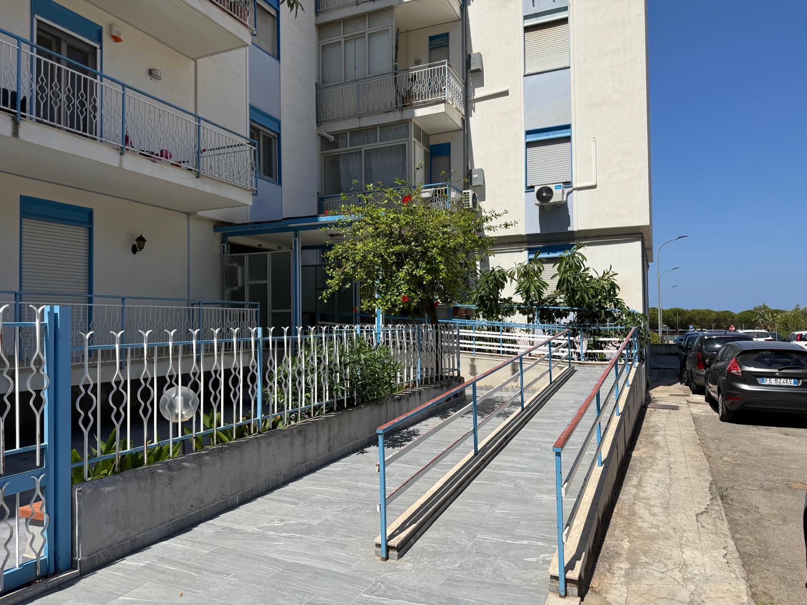 Ingresso della struttura con rampa di accesso — THE VIEW OF THE SEA CAPACI, Capaci (Sicilia)